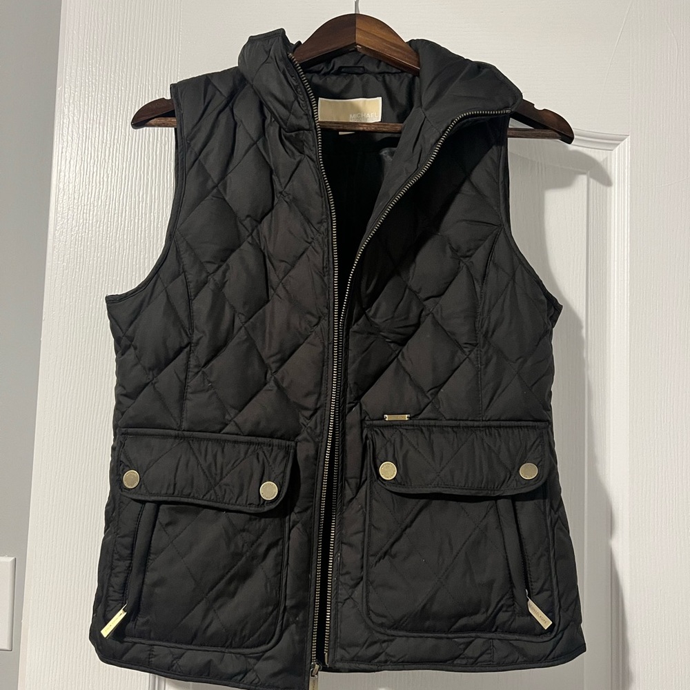 Michael Kors lightweight quilted down vest. In black. Size S.